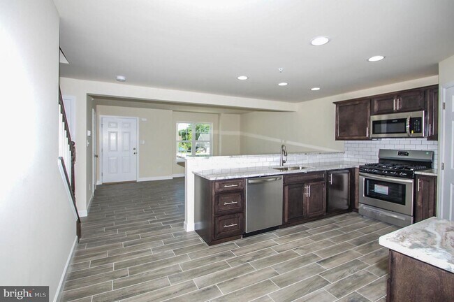 Primary Photo - 504 Arietta Ct