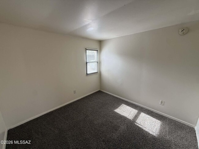 Building Photo - 1137 E Adelaide Dr