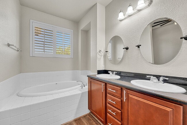 Building Photo - $2,699 - 2 Bed, 2.5 Bath Condo in Centenni...