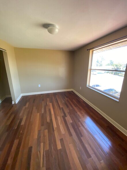 2nd floor bedroom 2 - 5344 Caldwell St