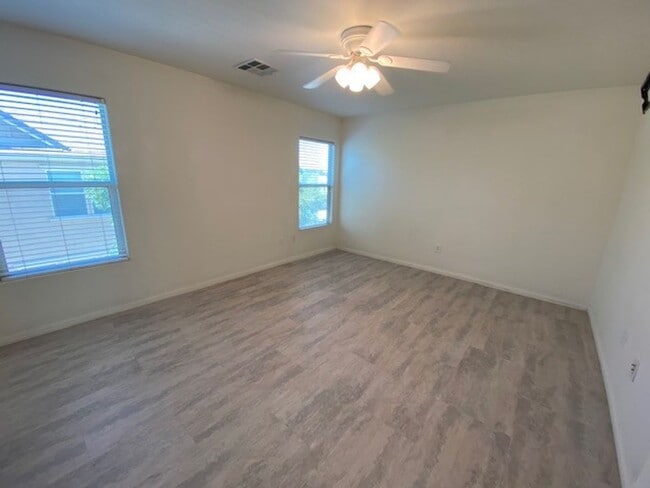 Building Photo - Unique Single Family 2/2 home