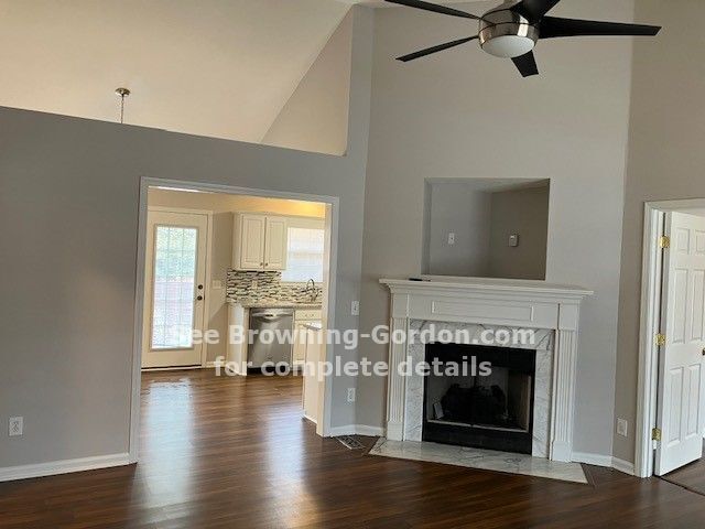 Building Photo - Amazing 3 bedroom 2 bath located in the Ol...