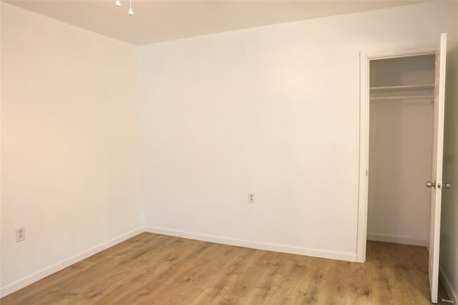 Building Photo - 10 Jenkins St