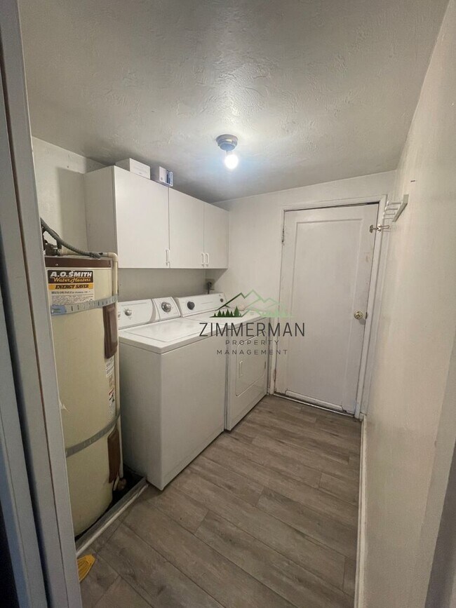 Building Photo - Newberry