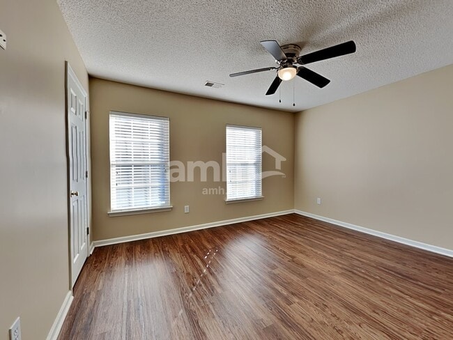 Building Photo - 235 Emerald Isle Dr