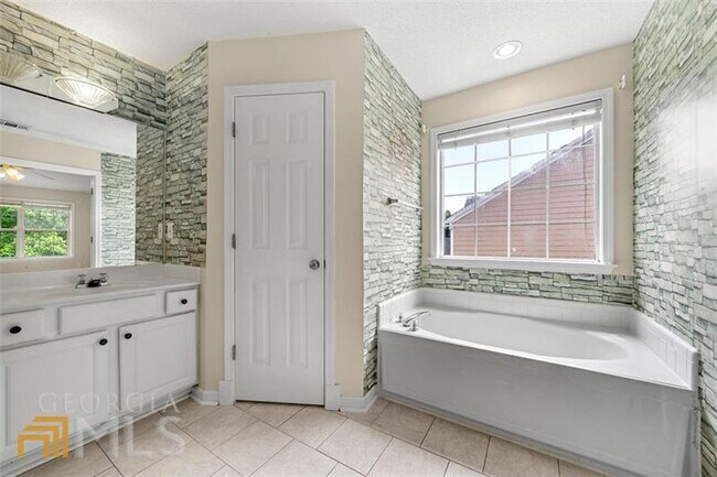 Building Photo - 3492 Chastain Glen Ln NE