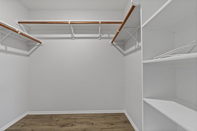 Building Photo - 5800 Maciver Dr