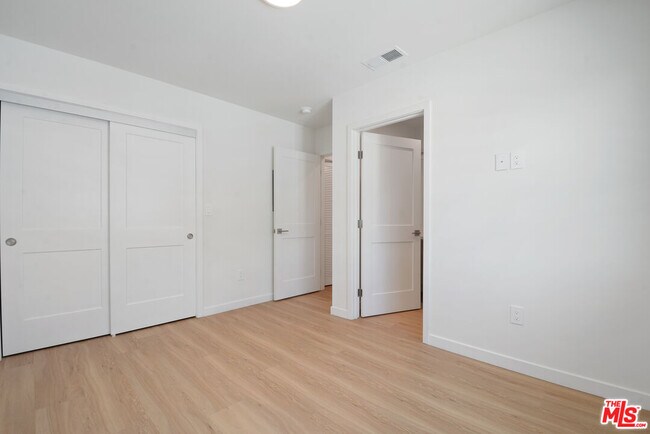 Building Photo - 2617 Carmona Ave