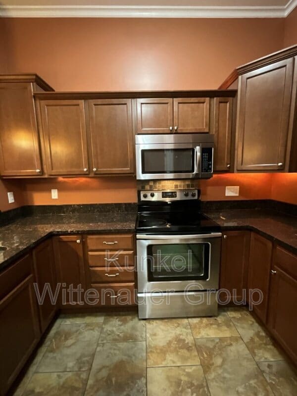 Building Photo - 409 W Washington St