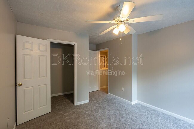 Building Photo - 2680 Pine Tree Rd NE
