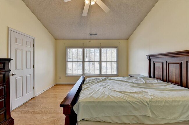 Building Photo - 435 Leasingham Way