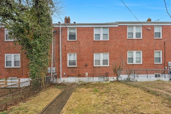Building Photo - 3706 W Franklin St