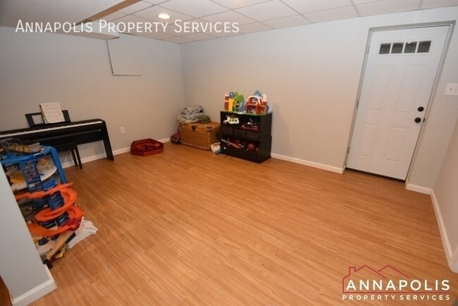 Building Photo - 552 Benforest Dr