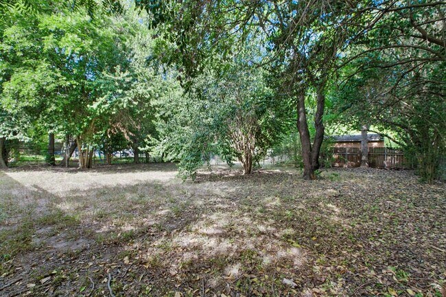 Building Photo - 5800 Glenhollow Path