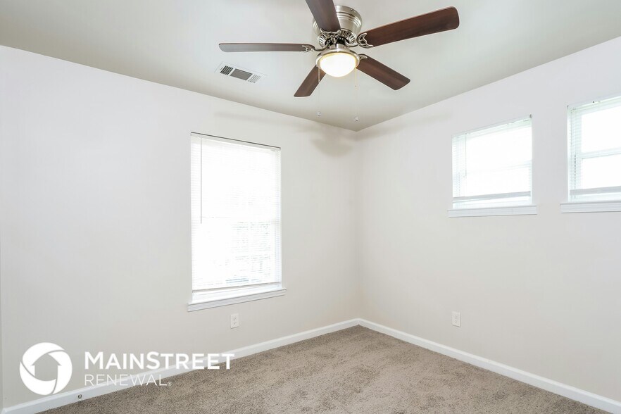 Building Photo - 6923 Parkbrook Ln