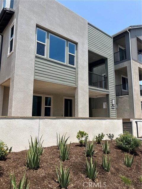 Building Photo - 136 Seep