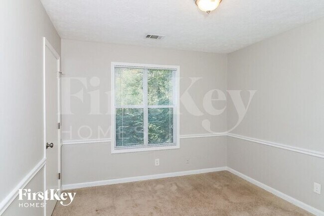 Building Photo - 824 Riverstone Ln