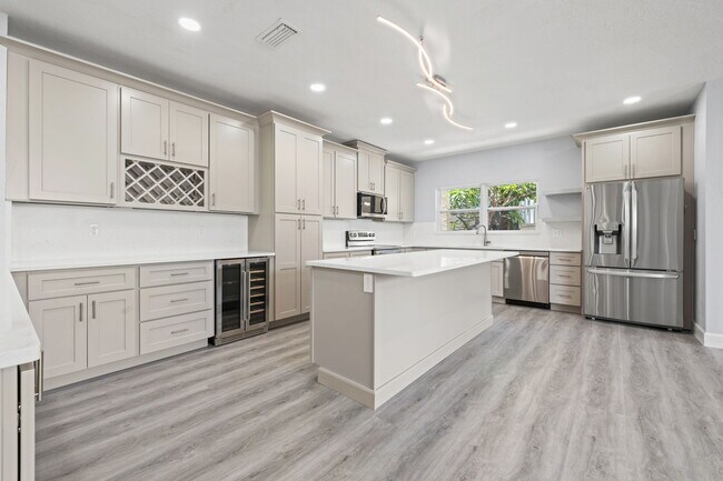 Building Photo - 487 Pinellas Bayway S