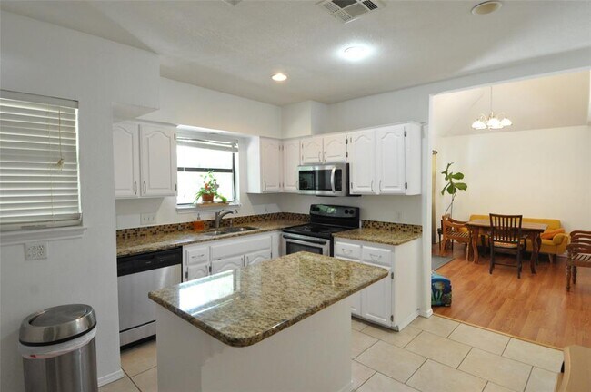 Building Photo - 9902 Talleyran Dr