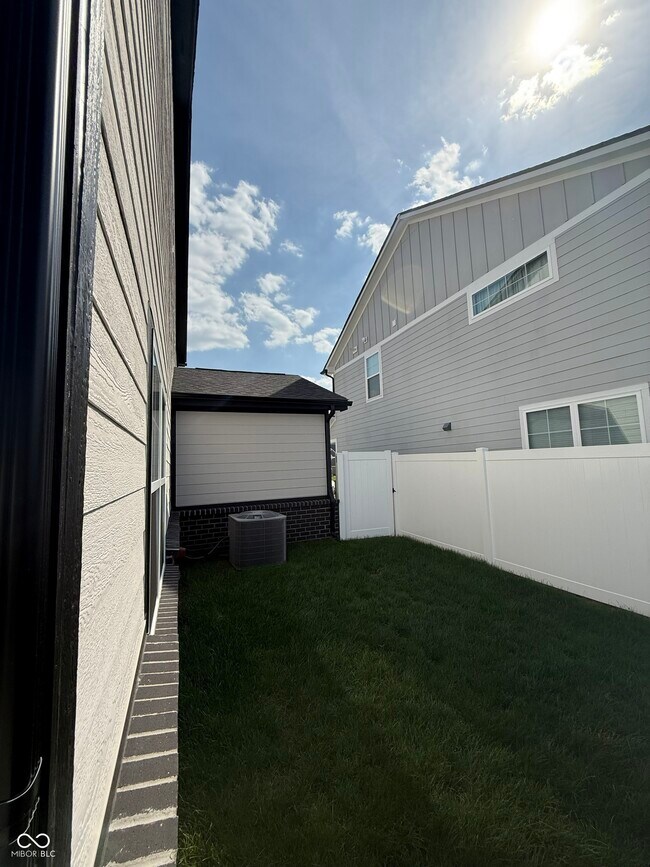 Building Photo - 20130 Allegheny Ln