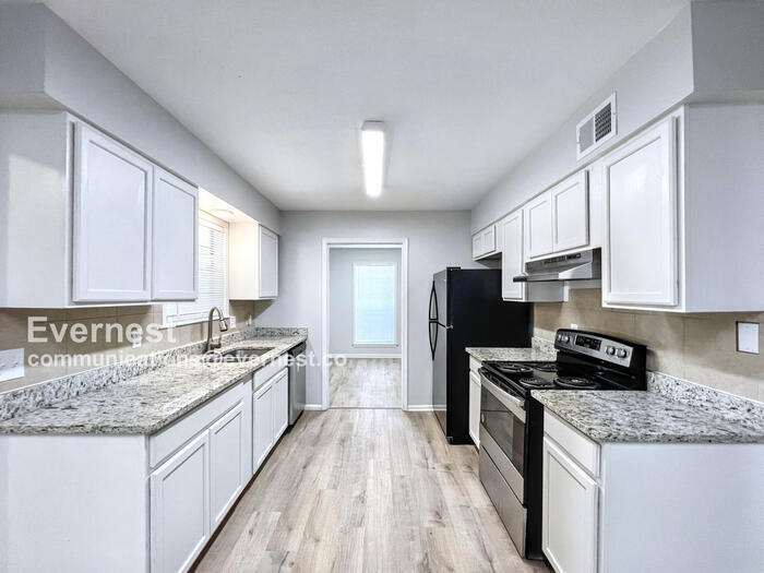 Building Photo - 5697 Tulip Tree Dr