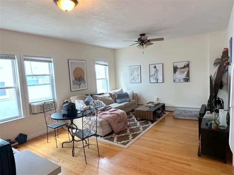 Building Photo - 385 Columbia St