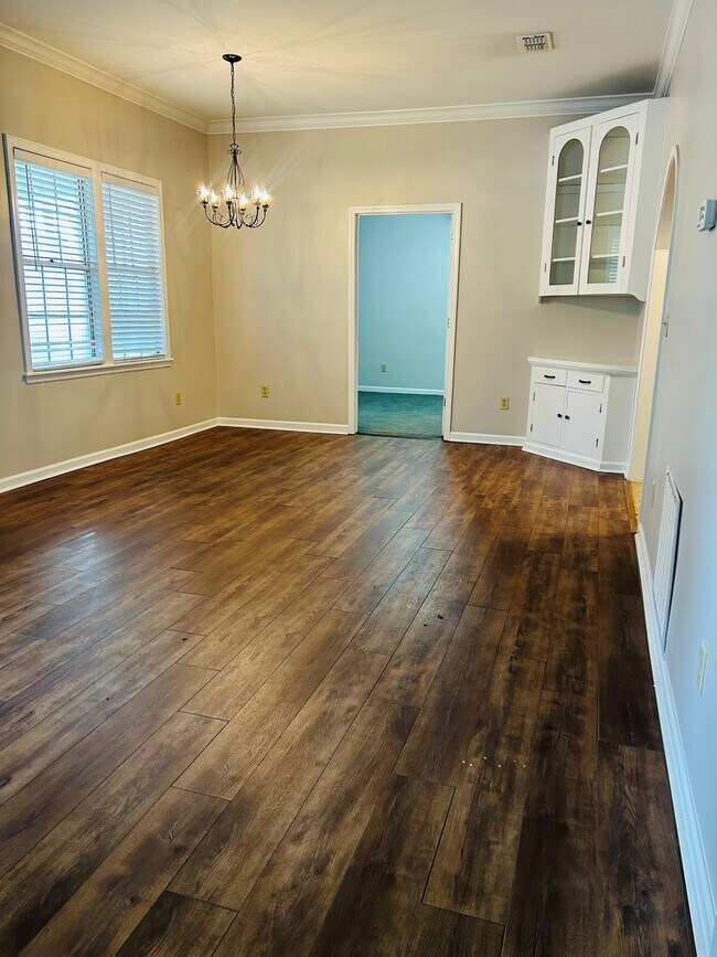 Building Photo - 4445 Irvington Ave