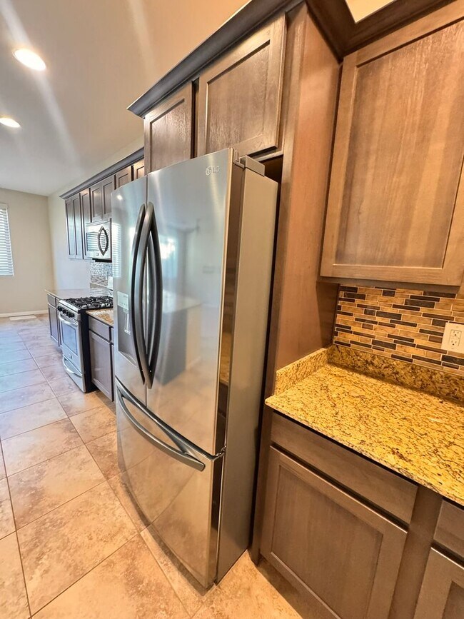 Building Photo - Beautifu 2 Story 4 bedrooms 2.5 baths located in Mountain Edge Southwest