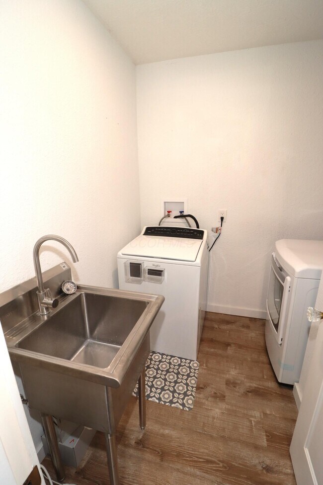 Building Photo - 120 S Court St