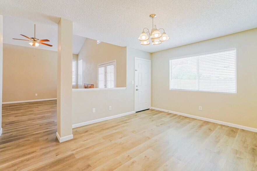 Building Photo - 4005 E Woodland Dr