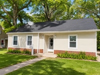 Building Photo - Cute 3 bedroom bungalow