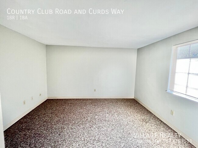 Building Photo - 671 Country Club Rd