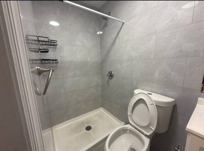 Building Photo - 126-03 172nd St