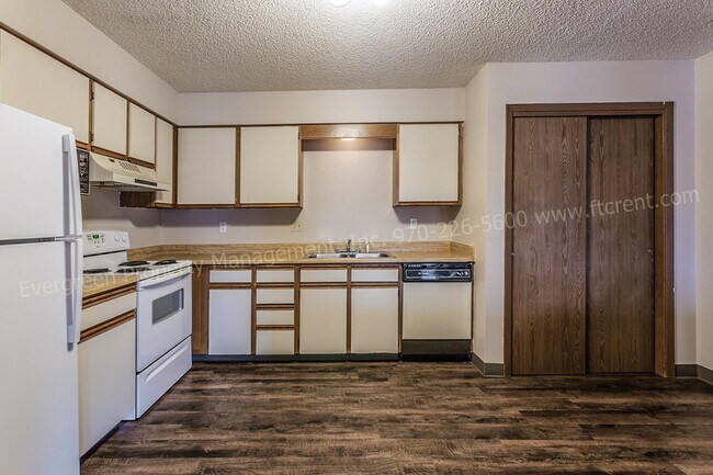 Building Photo - 348 Terri Dr