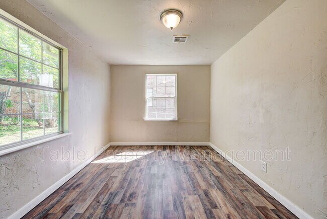 Building Photo - 4209 NE 16th St