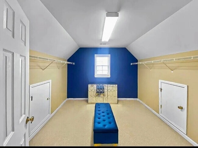 Building Photo - 2020 Washington Dr