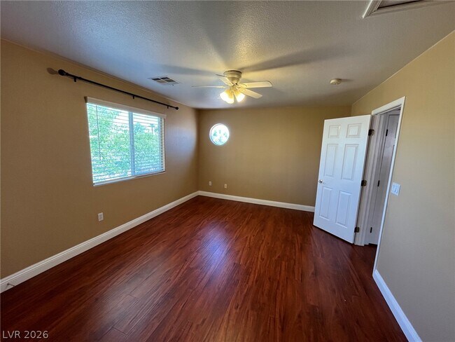 Building Photo - 11000 Pine Knolls Ct
