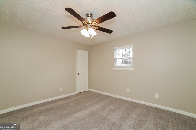 Building Photo - 5885 S Quail Dr