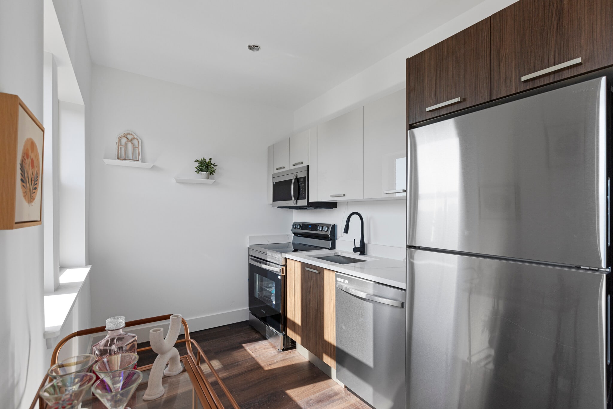 Building Photo - 1555 W Hollywood Ave