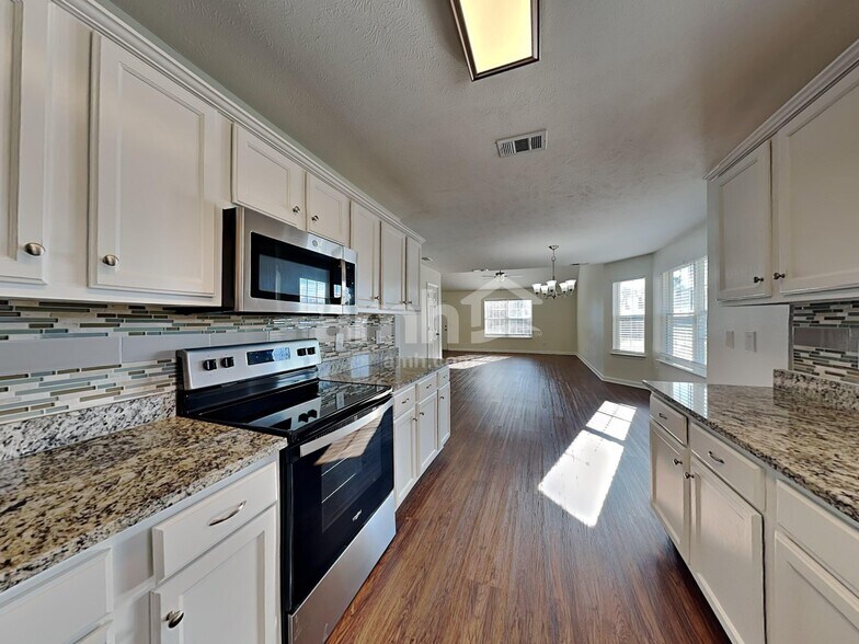 Building Photo - 626 Mable Dr