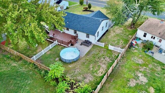 Building Photo - 1225 Cutspring Rd