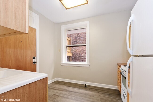 Building Photo - 1408 W Jonquil Terrace