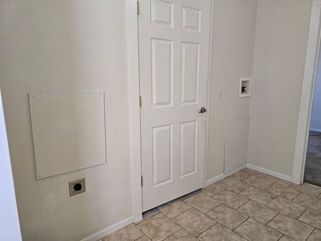 Building Photo - 2079 Pine Hill Rd