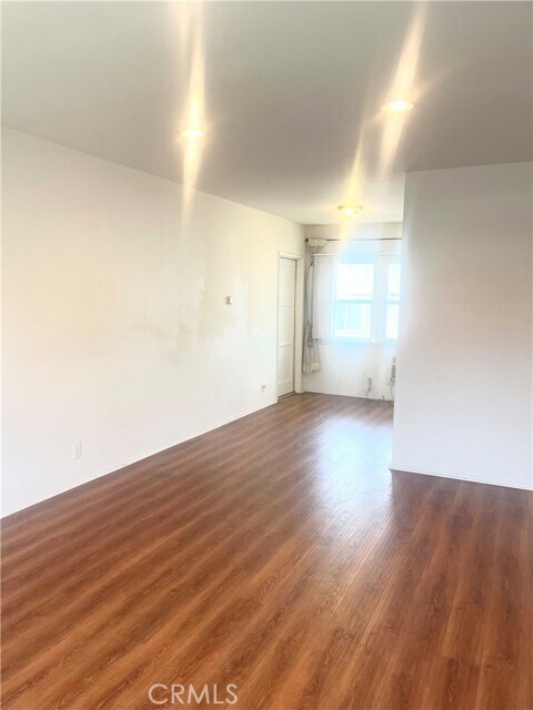 Building Photo - 2 E Newman Ave