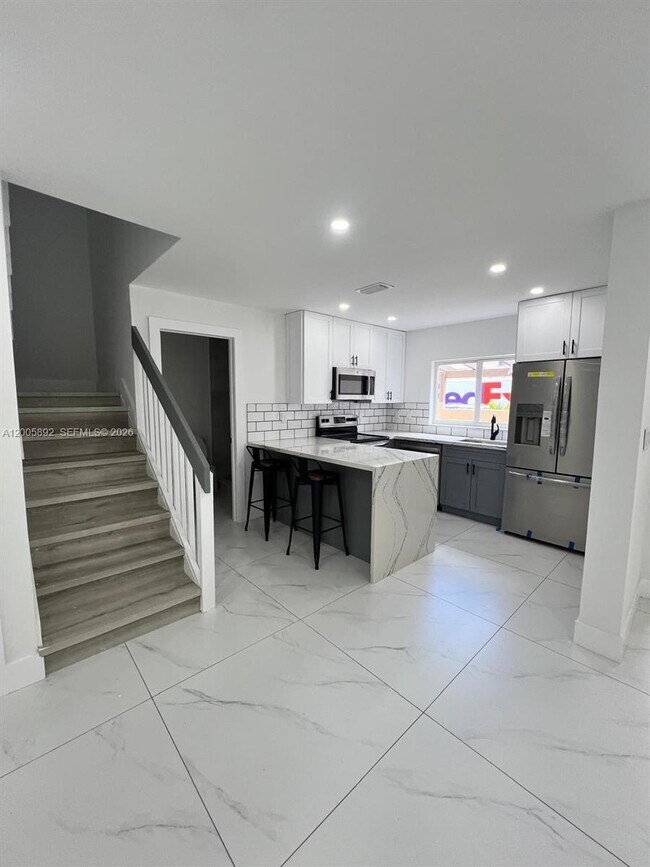 Building Photo - 3632 SW 112th Ave