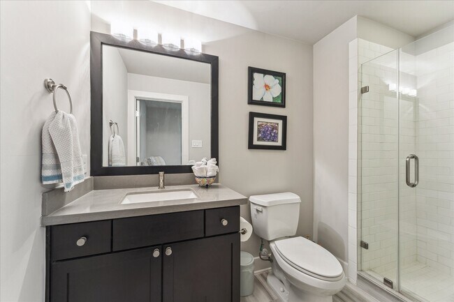 Building Photo - 5644 Darling St