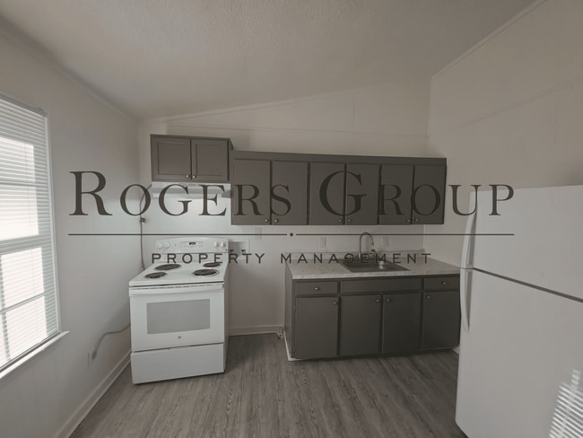 Building Photo - #450 - 240-242 Crozier St Duplex