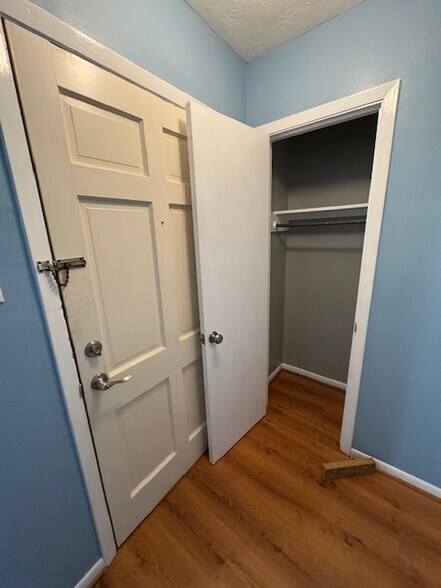 Building Photo - 3809 Spring Holw
