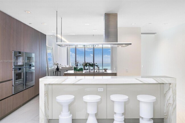 Building Photo - 18501 Collins Ave