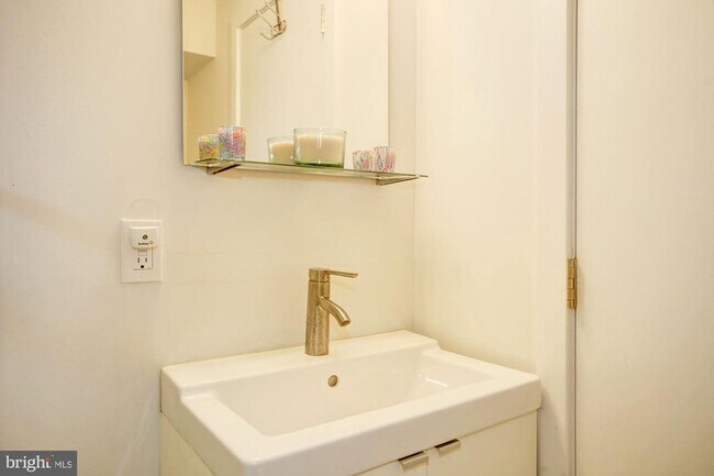 Building Photo - 430 Poplar St